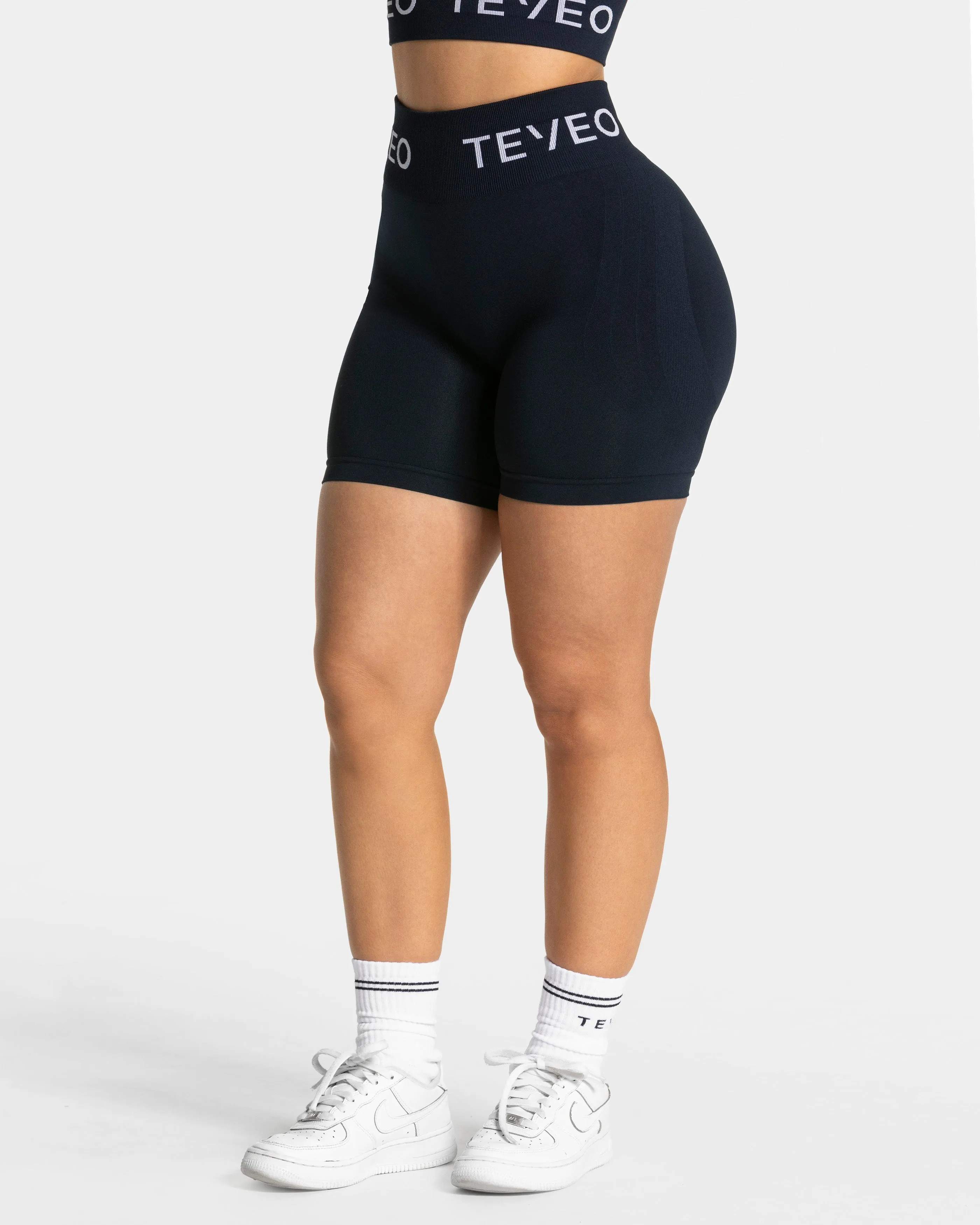 Signature Covert Scrunch Short "Midnight"