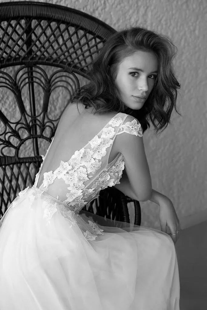 Simple A-line V-neck Backless Short Sleeves Bridal Gown Wedding Dresses Appliques OHD125