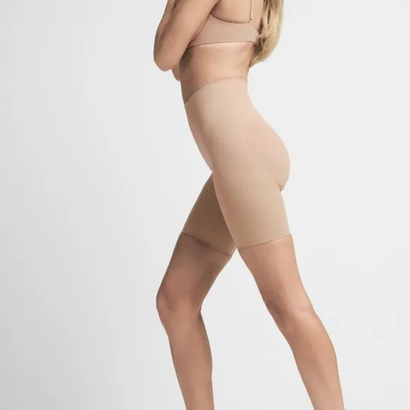 SKIMS Seamless Sculpt Butt Lifting Short Size: Large Sand