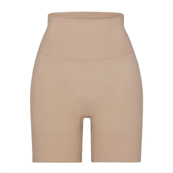 SKIMS Seamless Sculpt Butt Lifting Short Size: Large Sand