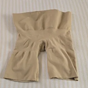 SKIMS Seamless Sculpt Butt Lifting Short Size: Large Sand