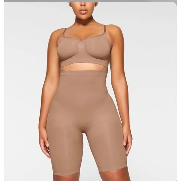 Skims Seamless Sculpt Highwaisted Aboce tge Knee Shorts