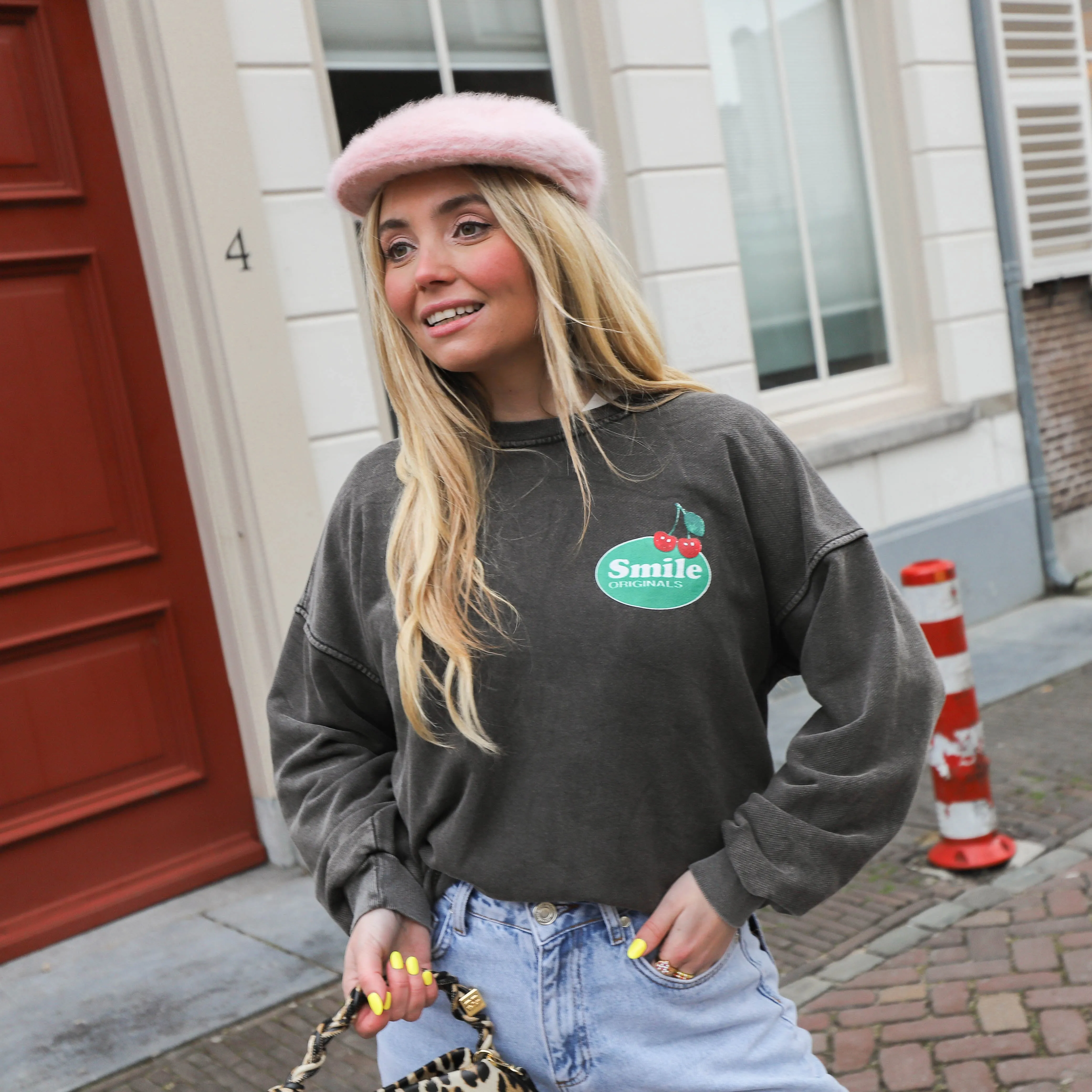 Smile sweater dark grey
