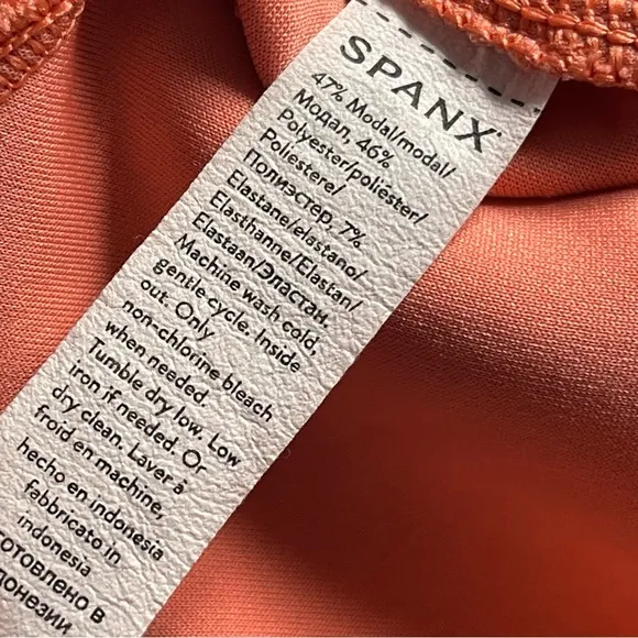 Spanx Air Essentials Short Size M