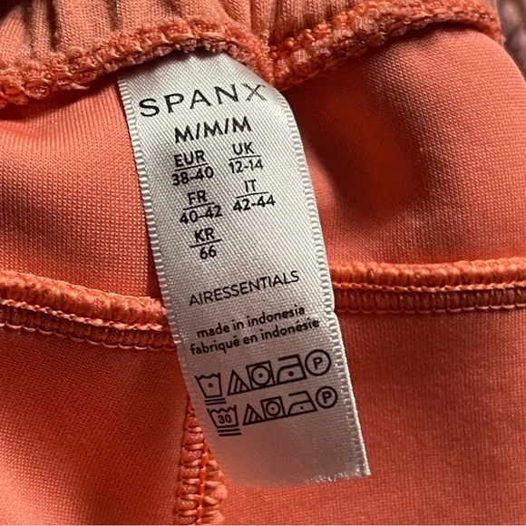 Spanx Air Essentials Short Size M