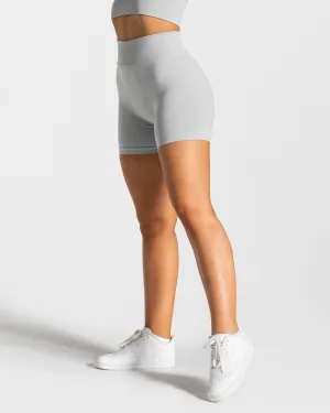 Statement Scrunch Short "Hellgrau"