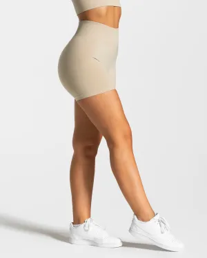 Statement Scrunch Short "Sand"