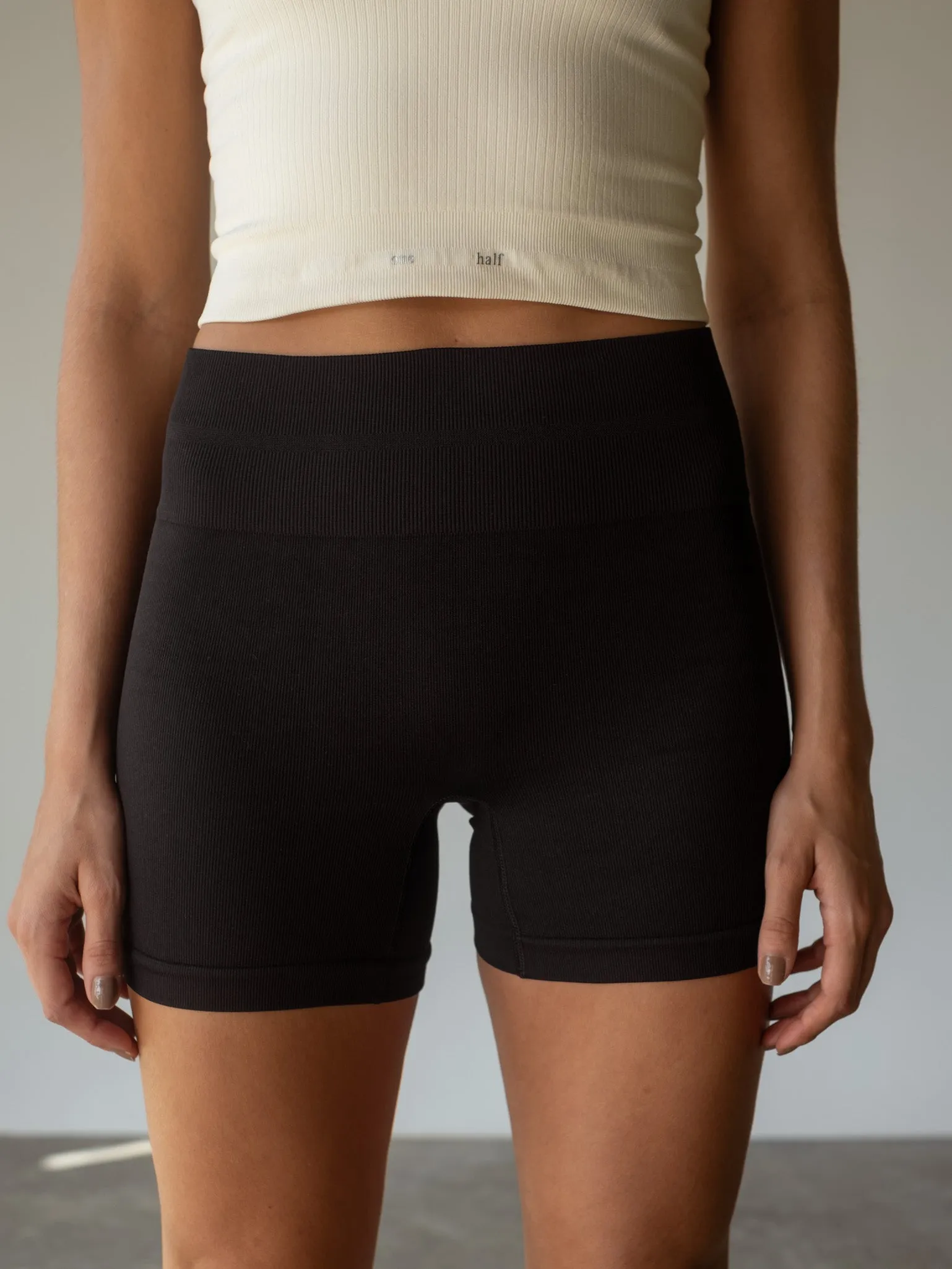 STRIPE SEAMLESS MINI SHORT   - SHADOW