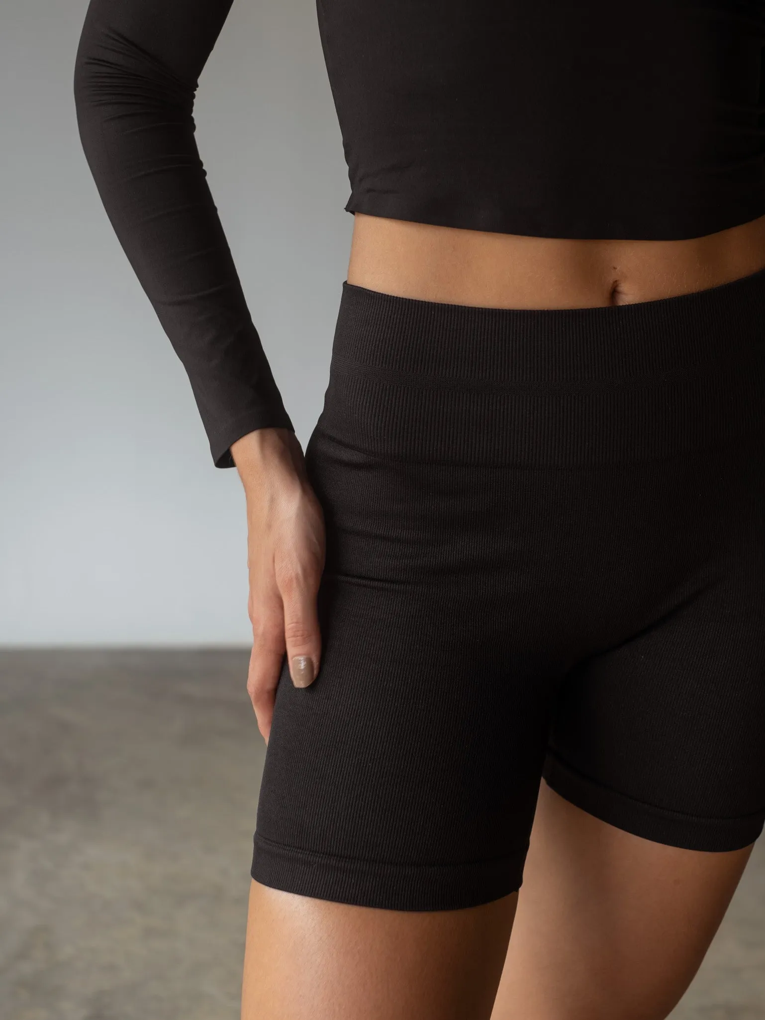 STRIPE SEAMLESS SHORT  - SHADOW