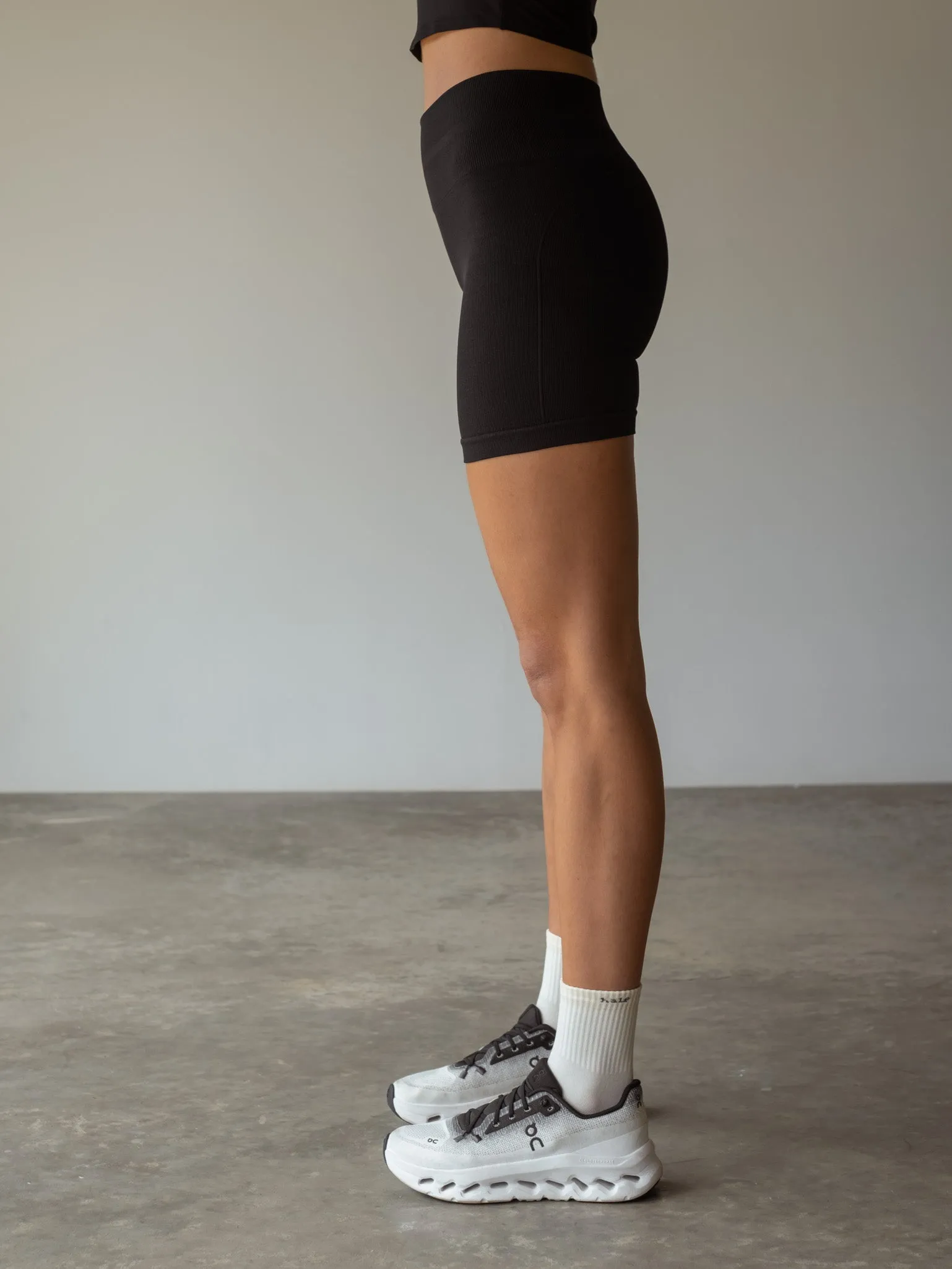 STRIPE SEAMLESS SHORT  - SHADOW