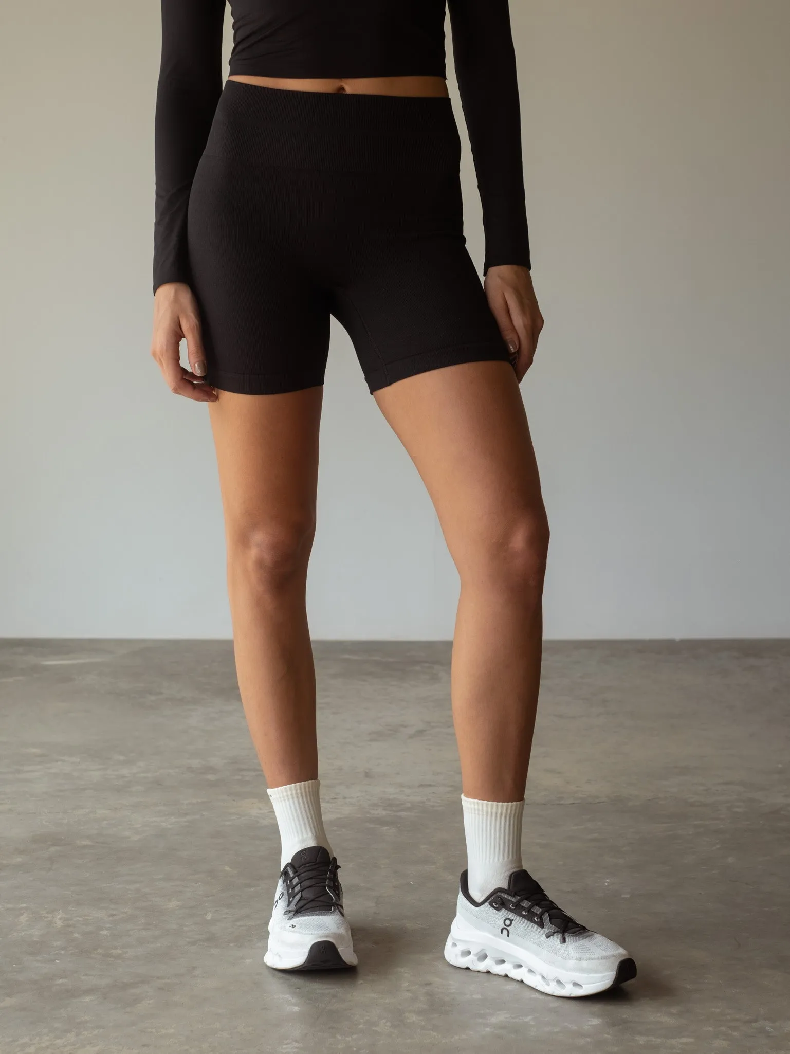 STRIPE SEAMLESS SHORT  - SHADOW