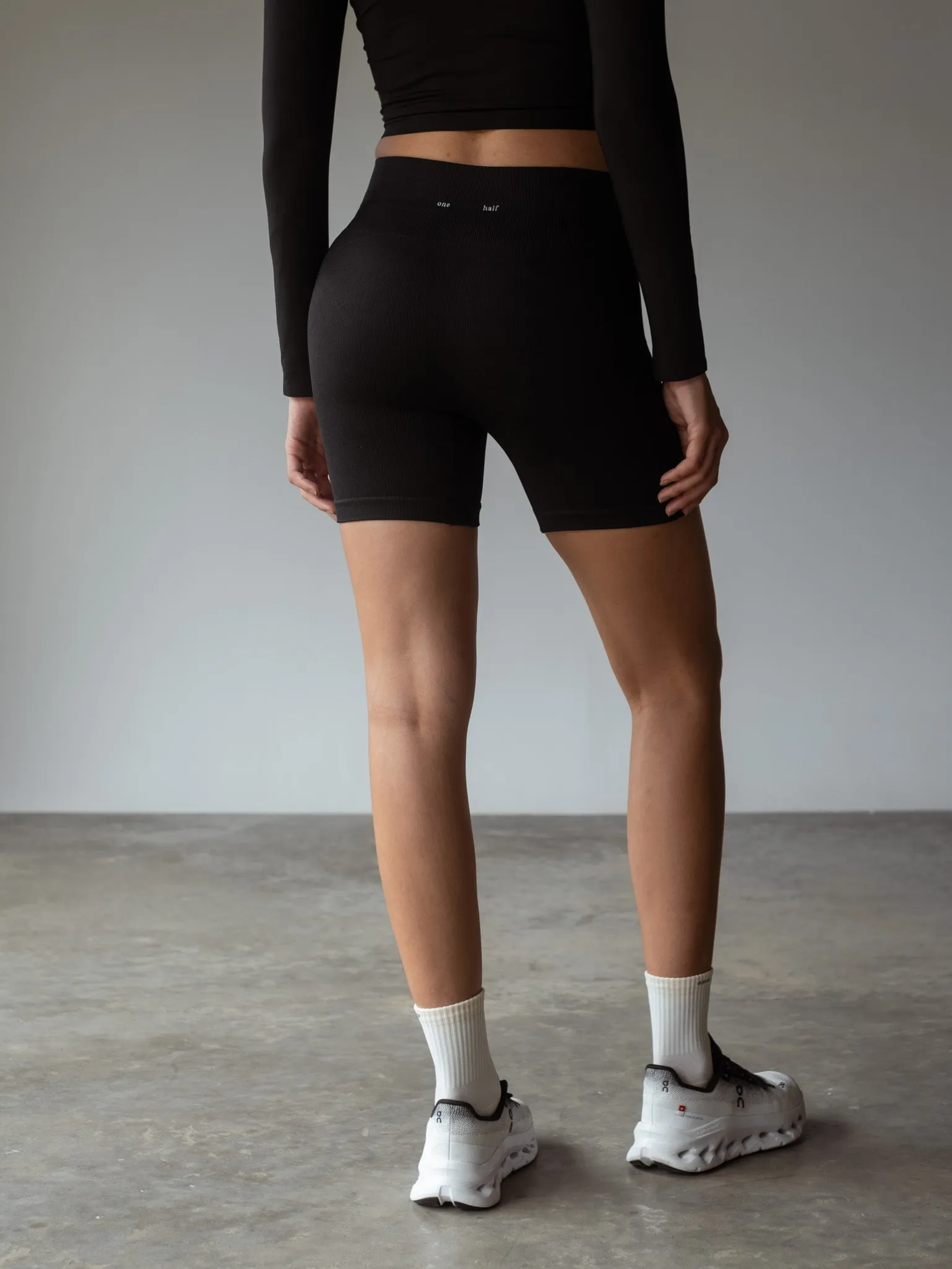 STRIPE SEAMLESS SHORT  - SHADOW