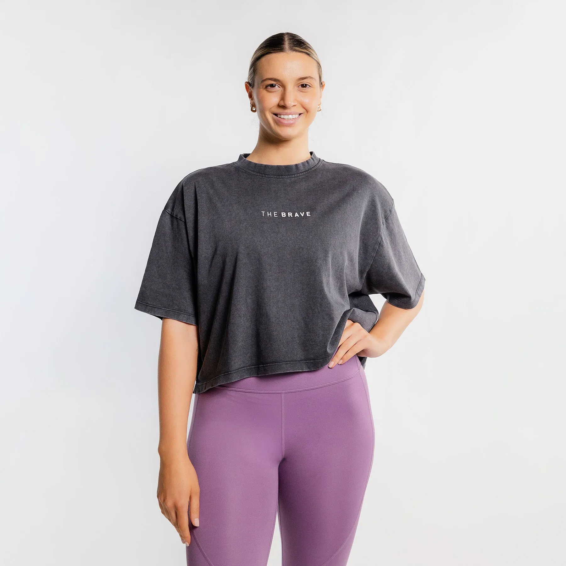THE BRAVE - WOMEN'S LIFESTYLE OVERSIZED CROPPED T-SHIRT - BLACK ACID WASH