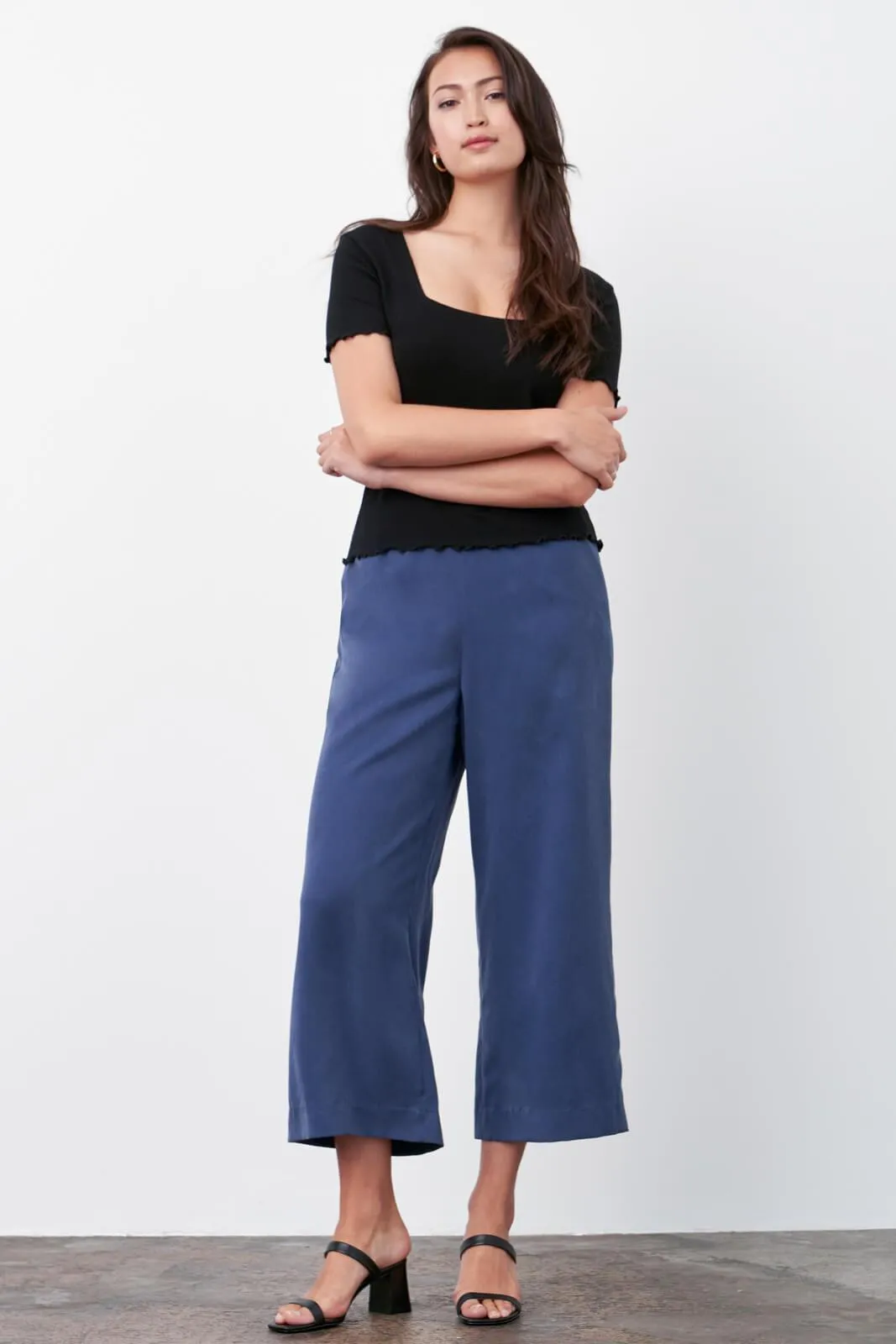 The Ribbed Square Neck Tee