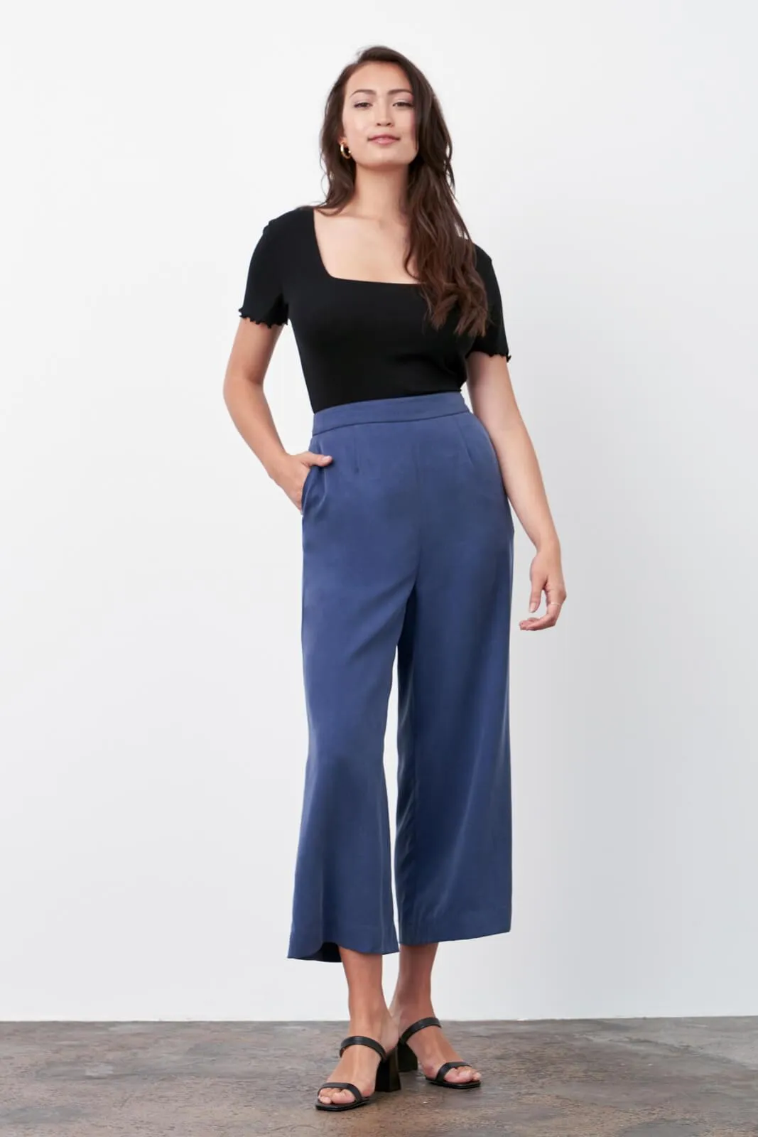 The Ribbed Square Neck Tee