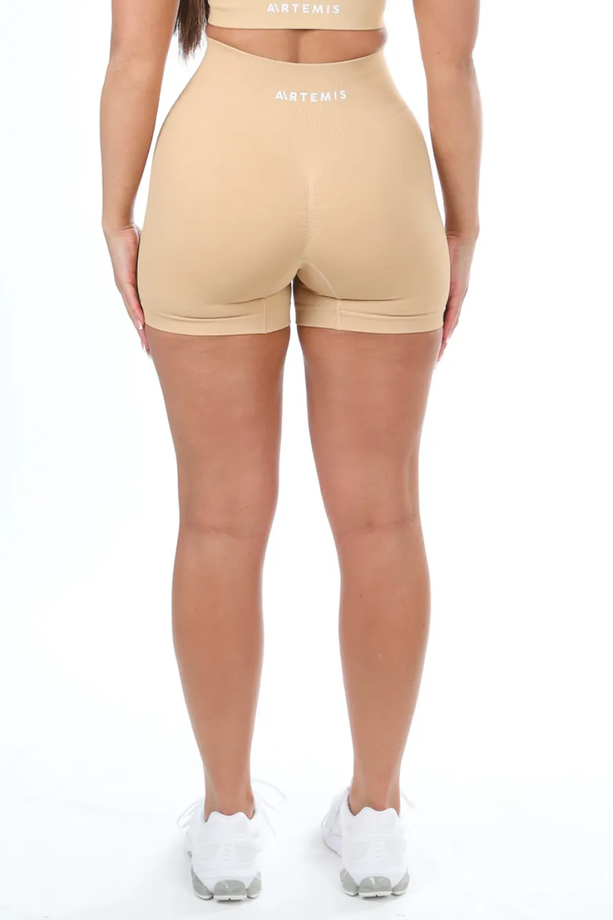 Tia Scrunchbum Shorts Beige