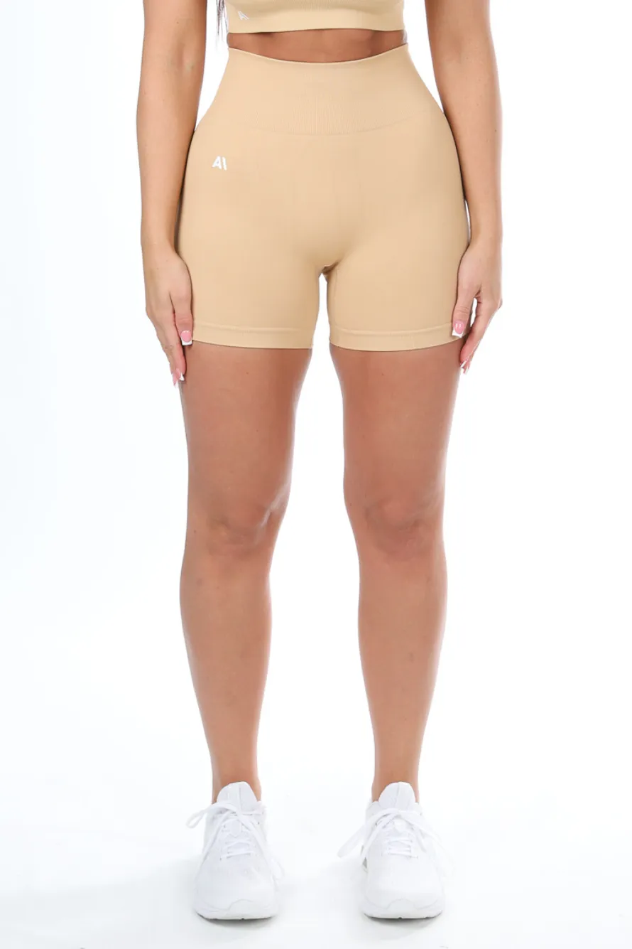 Tia Scrunchbum Shorts Beige
