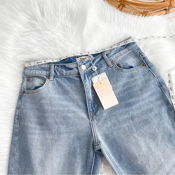 Tiger Mist Tammie Jeans Denim Wide Leg Flare Light Blue Mid-Rise M NEW NWT