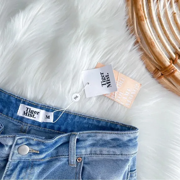 Tiger Mist Tammie Jeans Denim Wide Leg Flare Light Blue Mid-Rise M NEW NWT