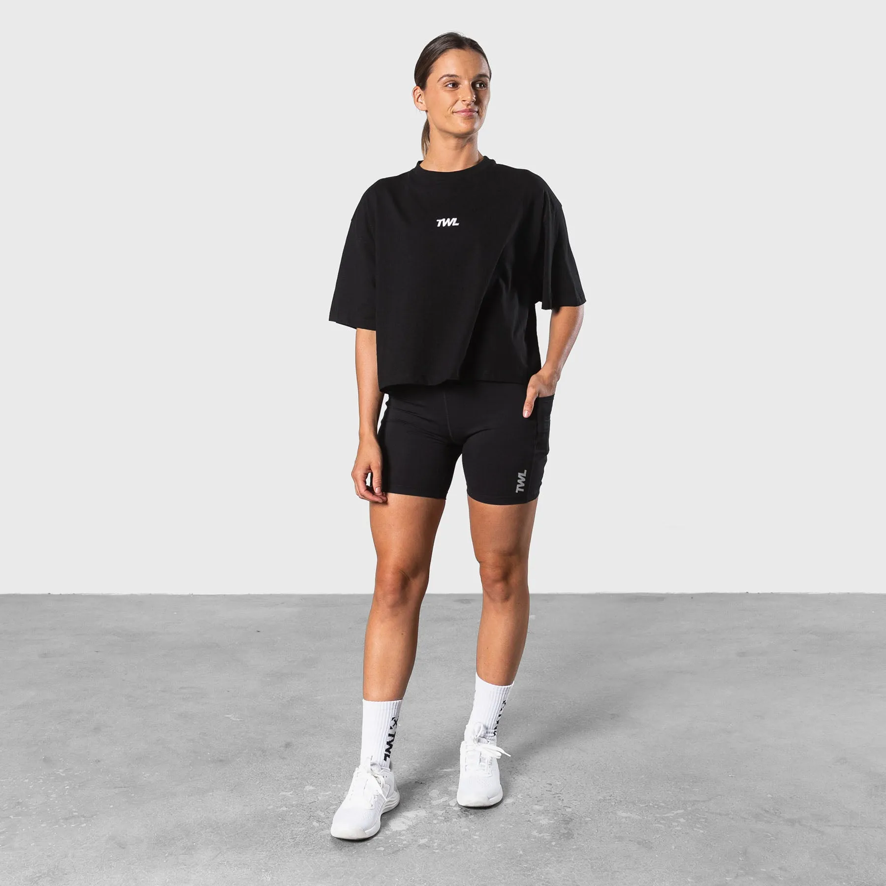 TWL - WOMEN'S OVERSIZED CROPPED T-SHIRT - BLACK/WHITE