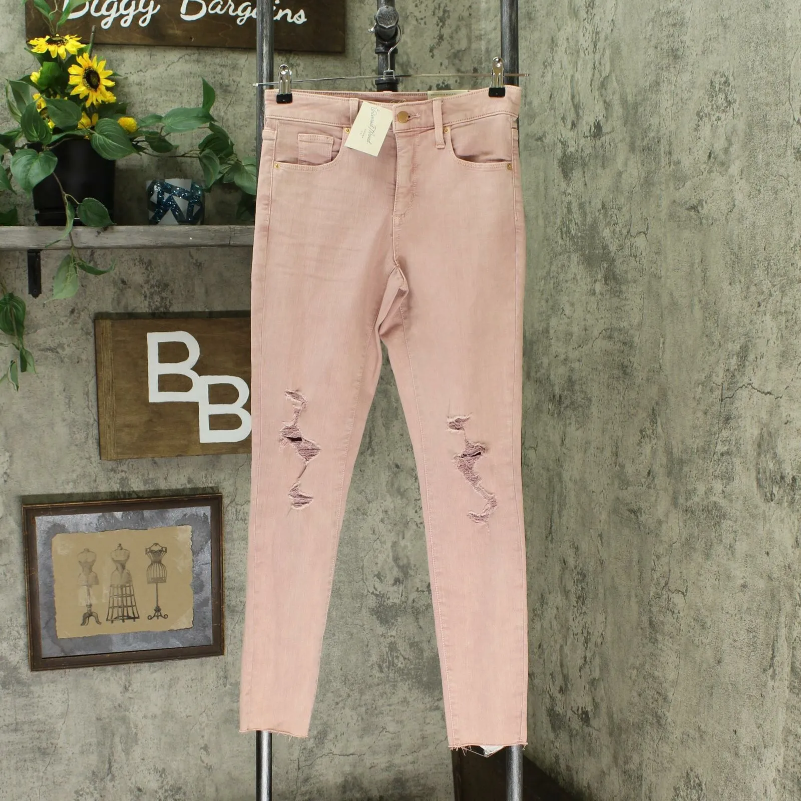 Universal Thread Women's Distressed High Rise Skinny Jeans