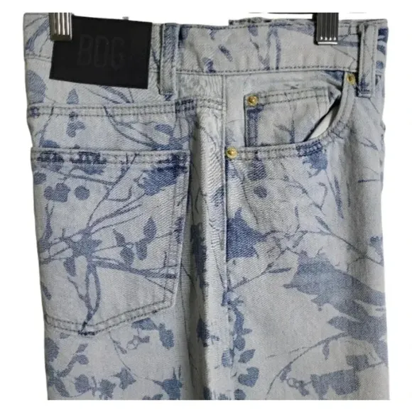 Urban Outfitters BDG Floral pattern wide leg blue jeans sz 26 NWT