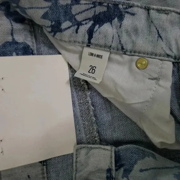 Urban Outfitters BDG Floral pattern wide leg blue jeans sz 26 NWT