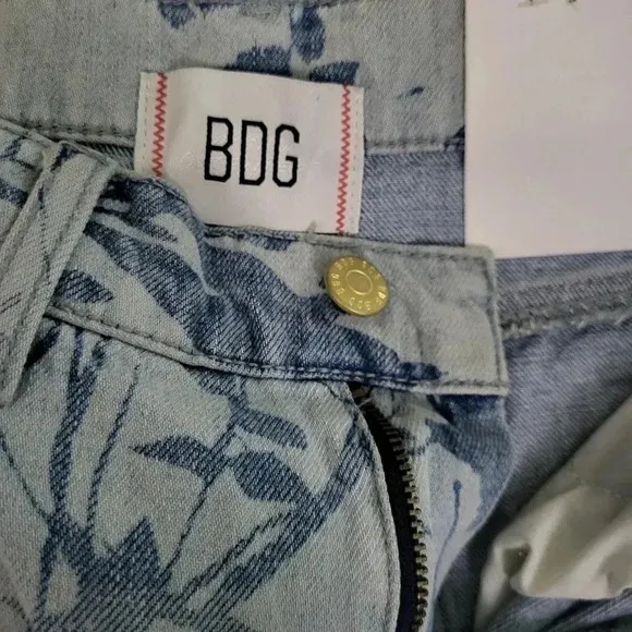 Urban Outfitters BDG Floral pattern wide leg blue jeans sz 26 NWT