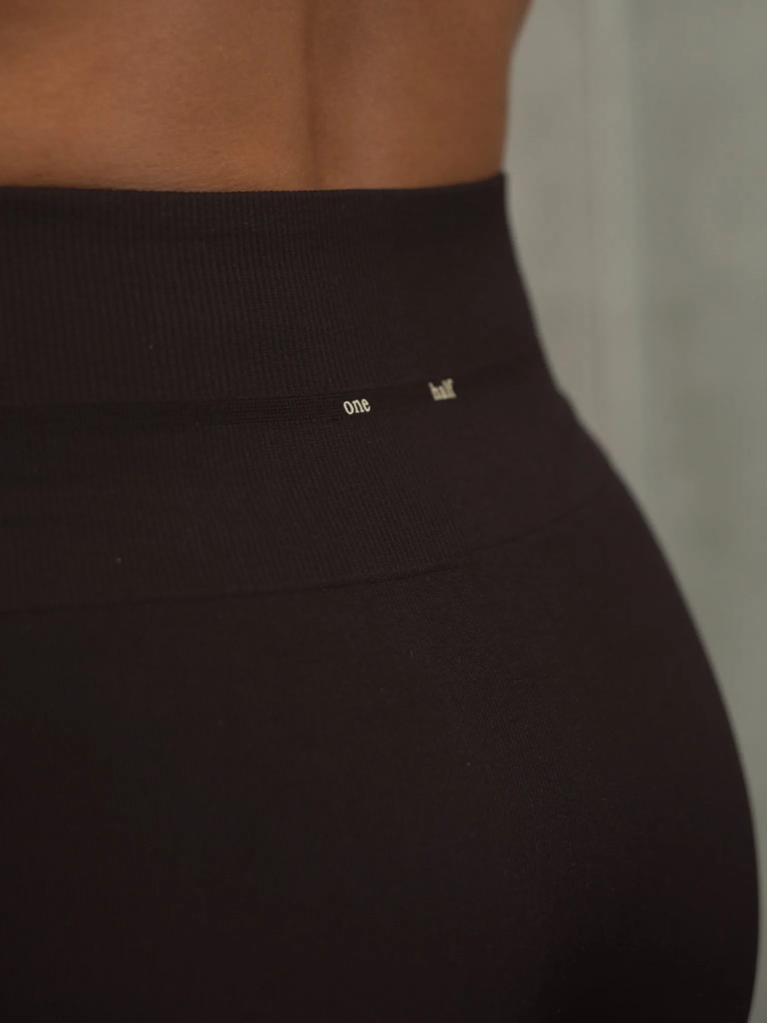 V SEAMLESS SHORT - SHADOW