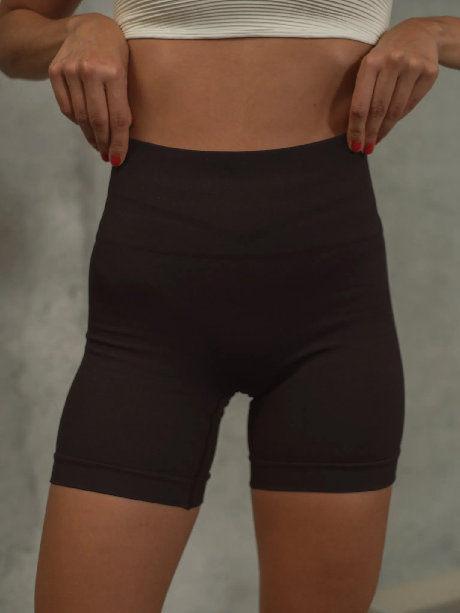 V SEAMLESS SHORT - SHADOW
