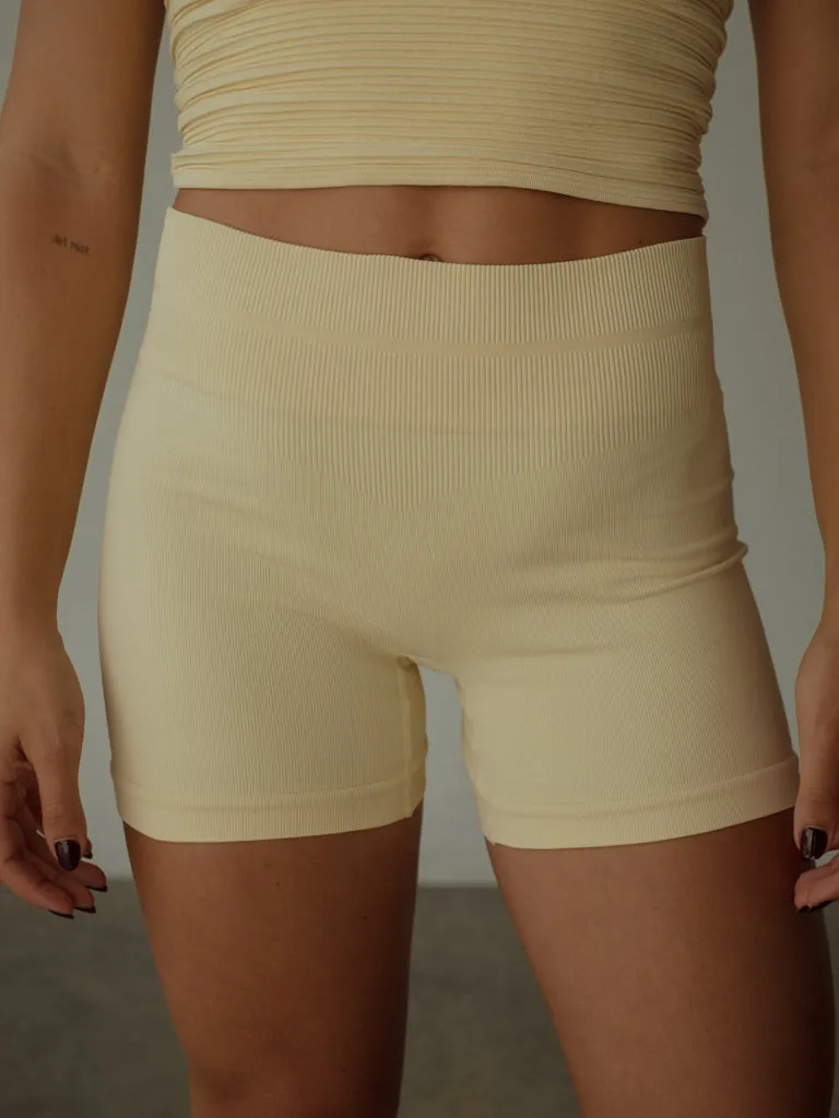 VERSATIL SEAMLESS MINI SHORT  - SEA SALT