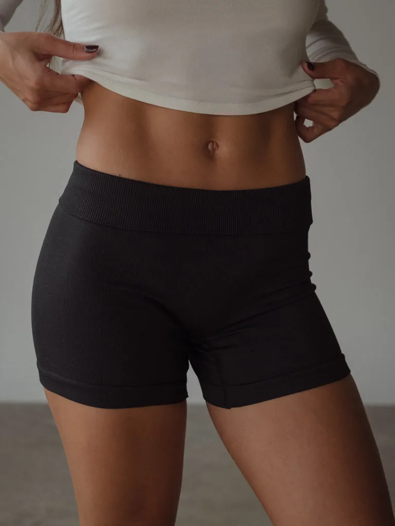 VERSATIL SEAMLESS MINI SHORT  - SHADOW