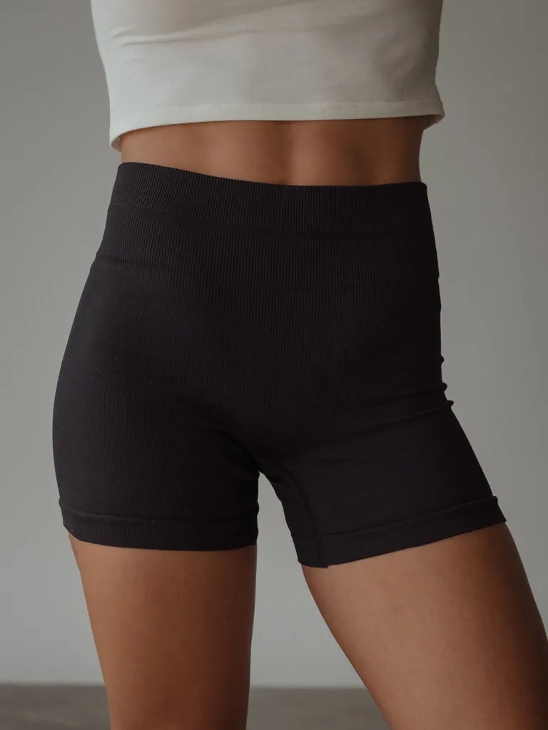 VERSATIL SEAMLESS MINI SHORT  - SHADOW