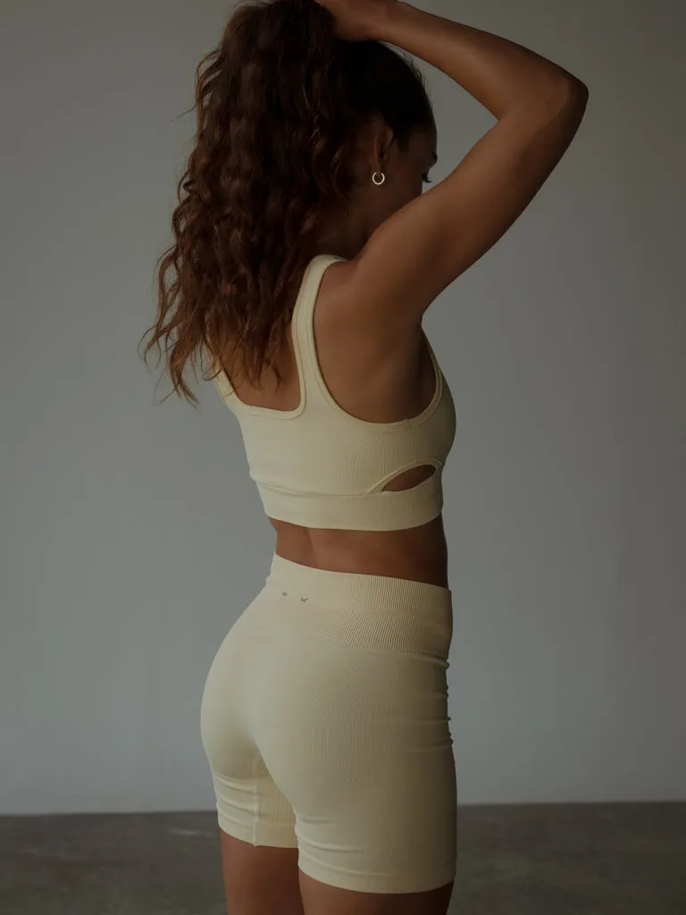 VERSATIL SEAMLESS SHORT  - SEA SALT