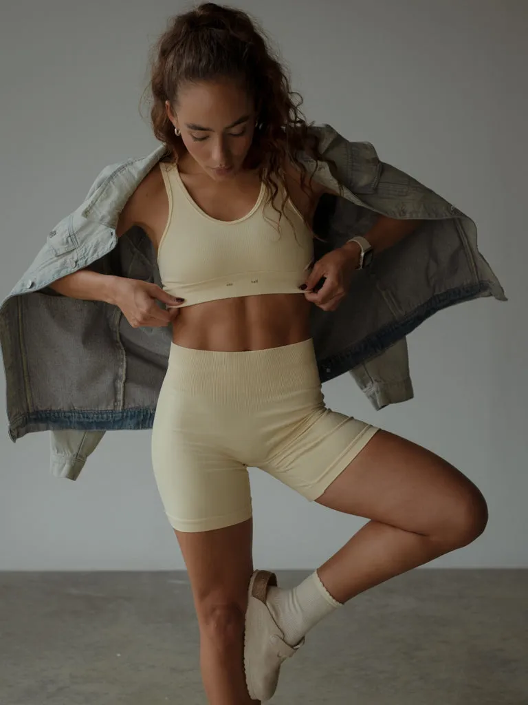 VERSATIL SEAMLESS SHORT  - SEA SALT