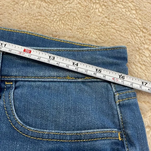 VINEYARD VINES High Rise Vintage Denim Shorts Light Wash Sz 28 Raw hems 5 pocket