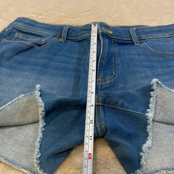 VINEYARD VINES High Rise Vintage Denim Shorts Light Wash Sz 28 Raw hems 5 pocket