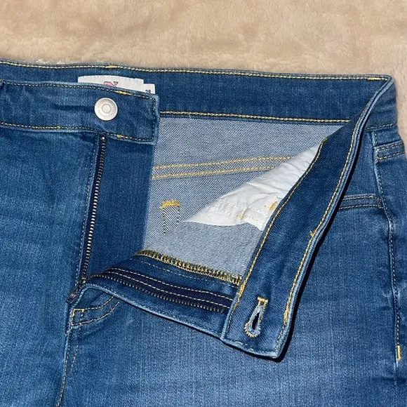 VINEYARD VINES High Rise Vintage Denim Shorts Light Wash Sz 28 Raw hems 5 pocket
