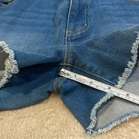 VINEYARD VINES High Rise Vintage Denim Shorts Light Wash Sz 28 Raw hems 5 pocket
