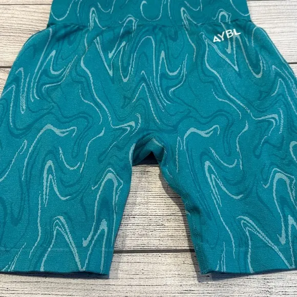 🔥Women’s AYBL Velocity Seamless Bike Shorts size S turquoise🔥