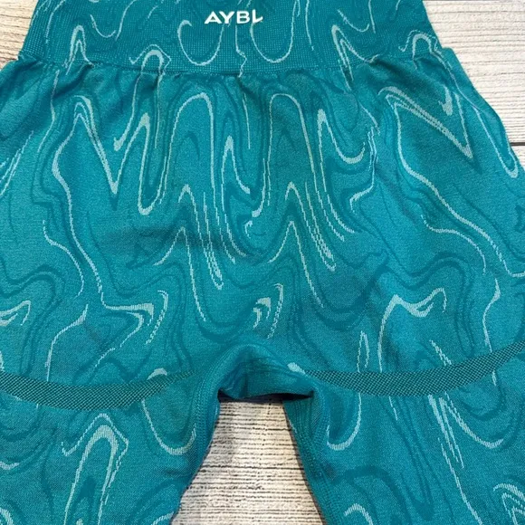 🔥Women’s AYBL Velocity Seamless Bike Shorts size S turquoise🔥