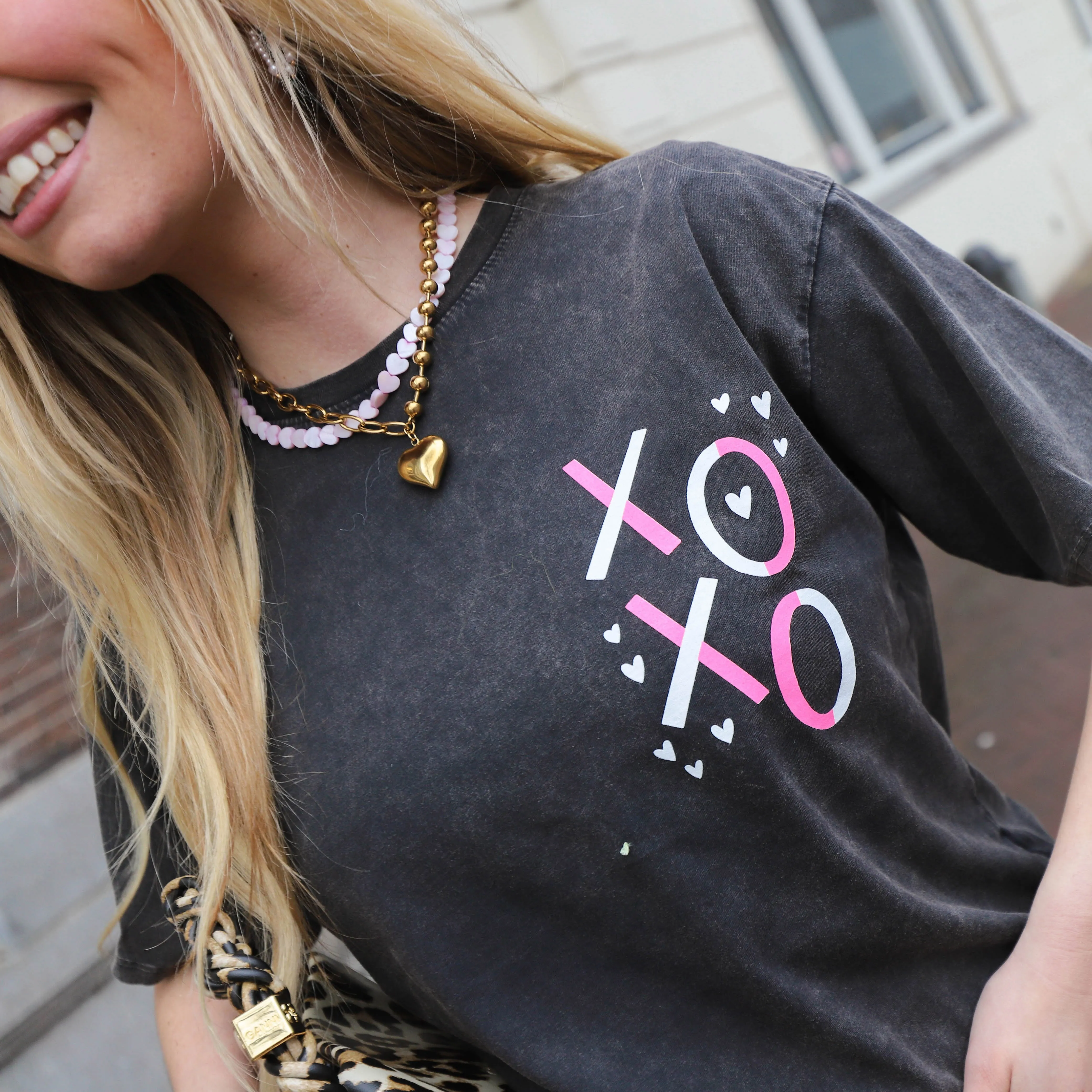 XOXO tee dark grey
