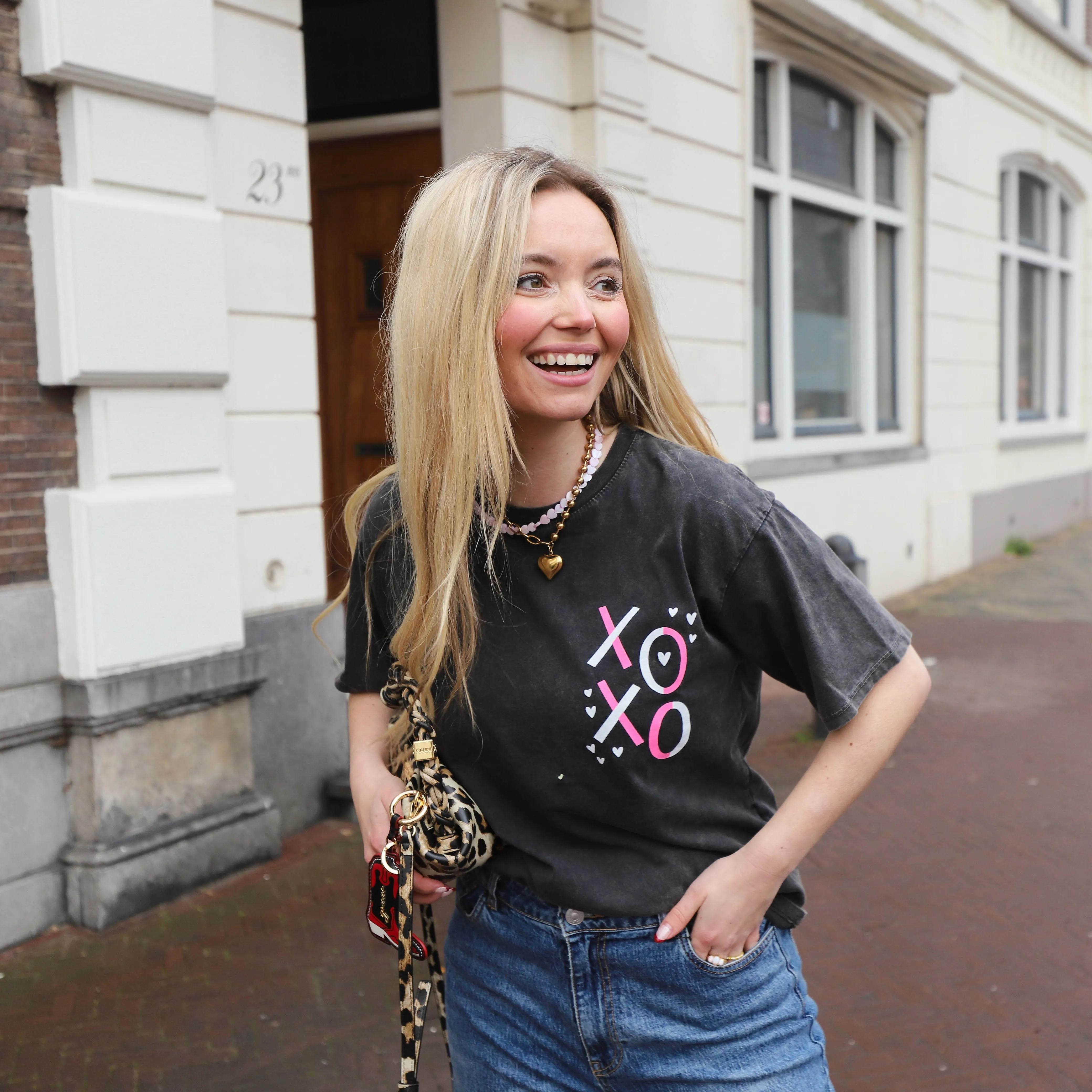 XOXO tee dark grey