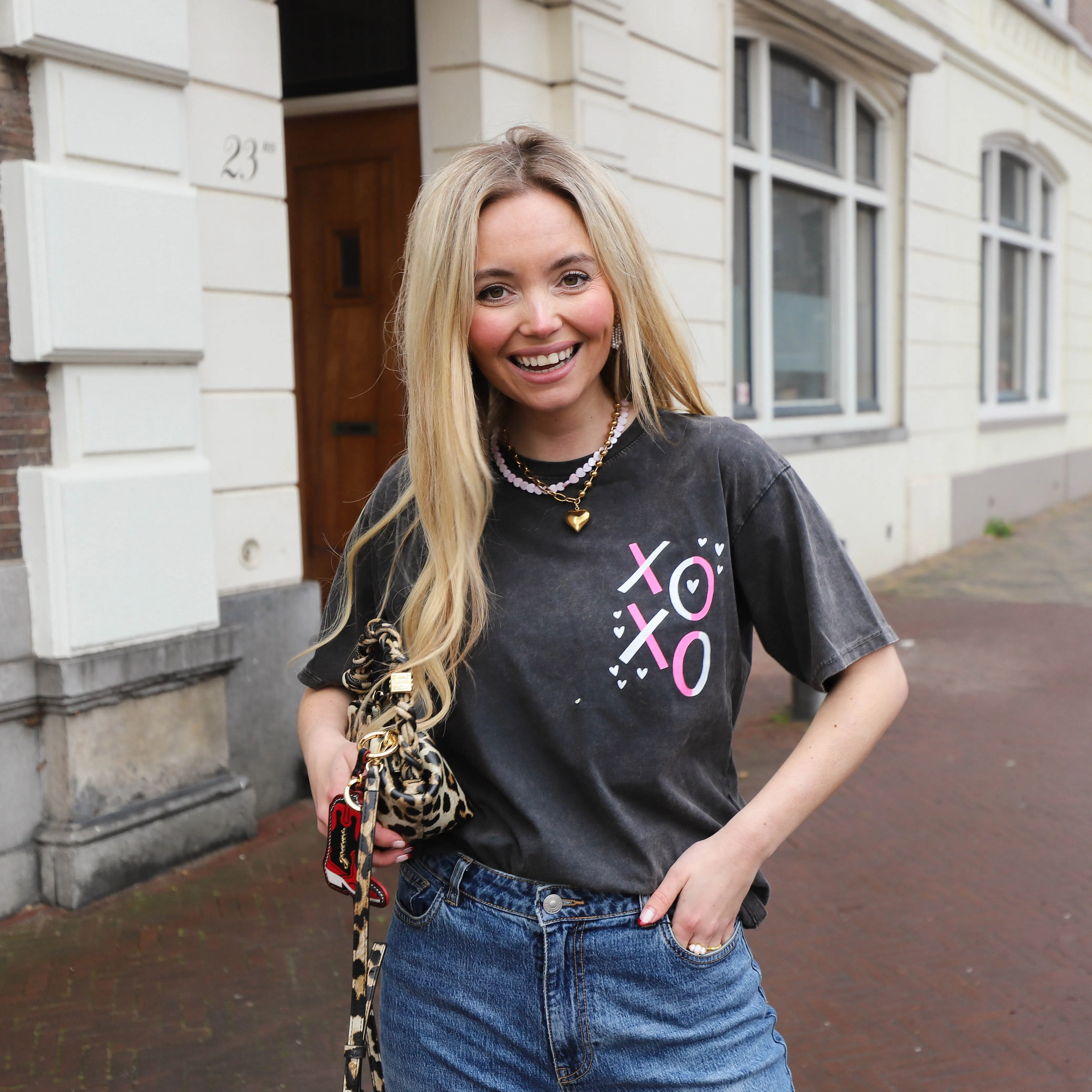 XOXO tee dark grey