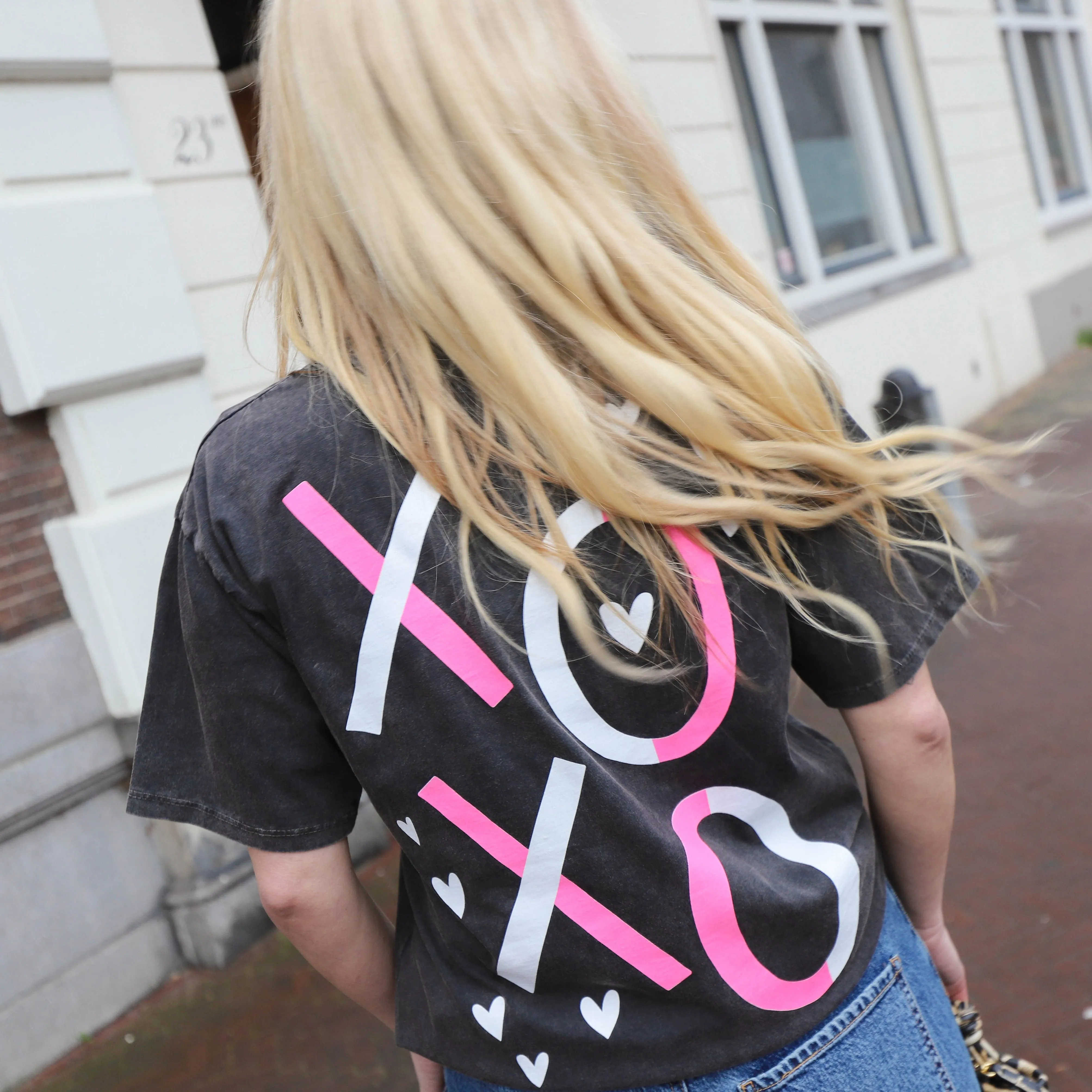 XOXO tee dark grey
