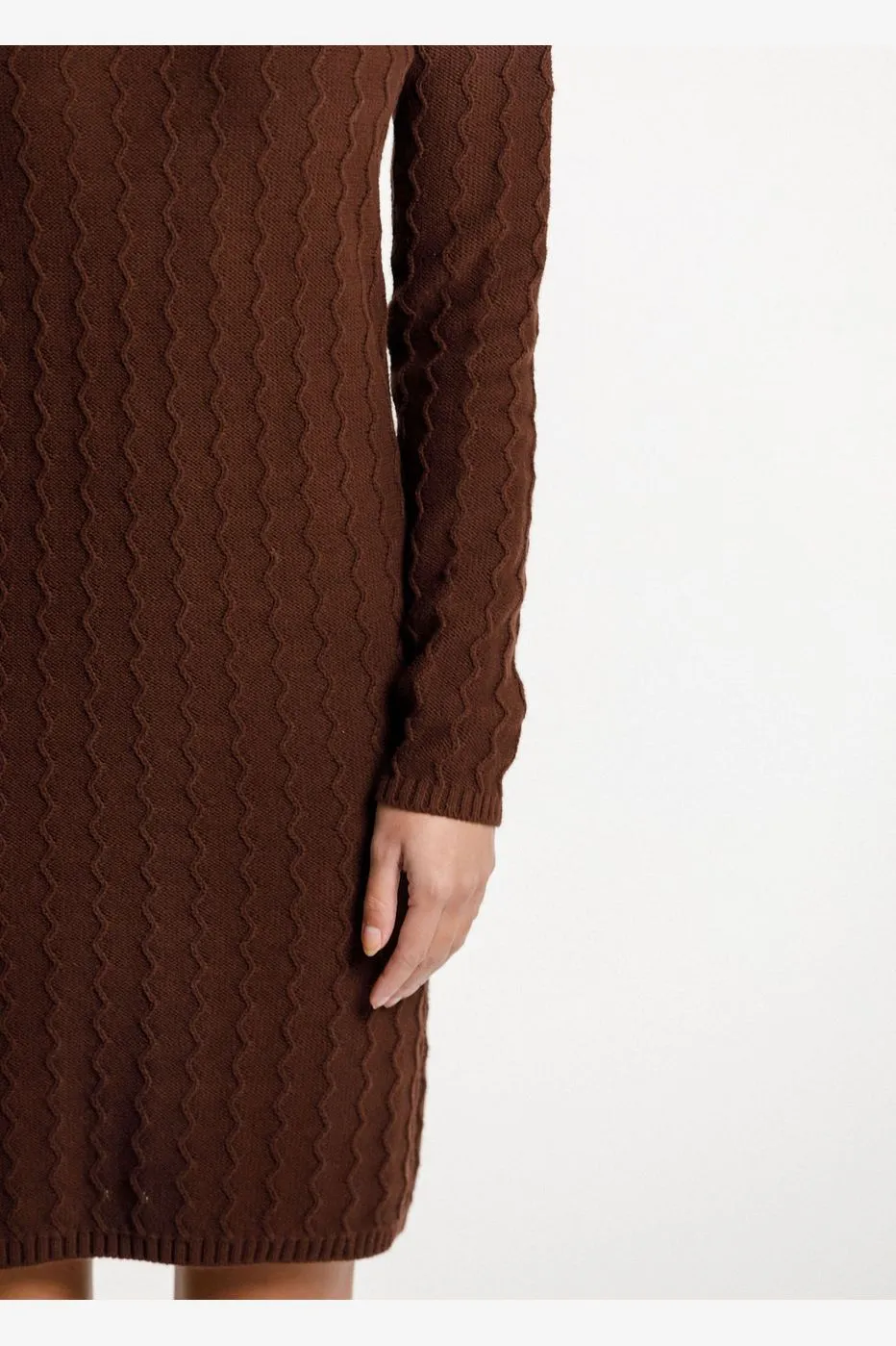 ZIGZAG TURTLE NECK DRESS - CHOCOLATE
