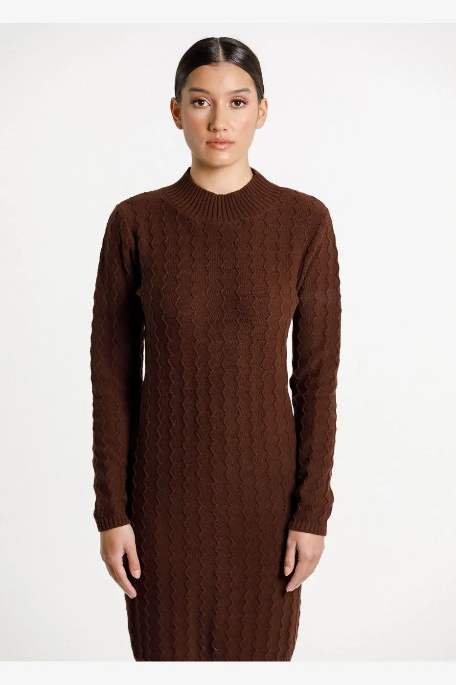 ZIGZAG TURTLE NECK DRESS - CHOCOLATE