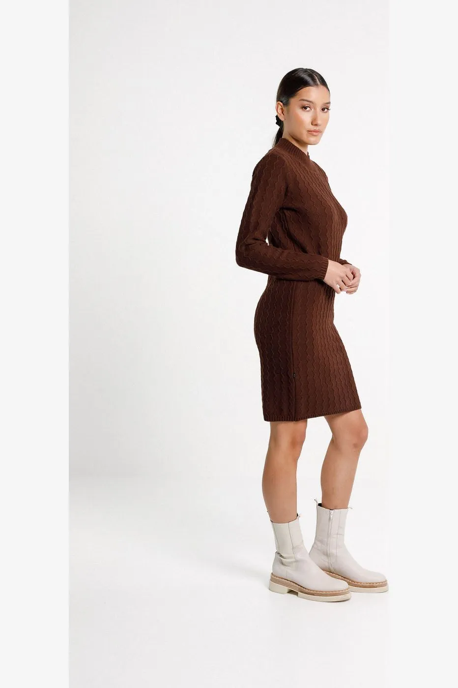 ZIGZAG TURTLE NECK DRESS - CHOCOLATE