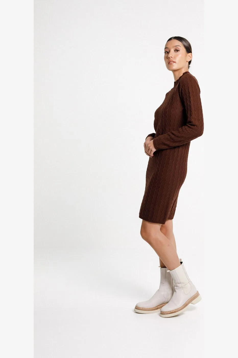 ZIGZAG TURTLE NECK DRESS - CHOCOLATE
