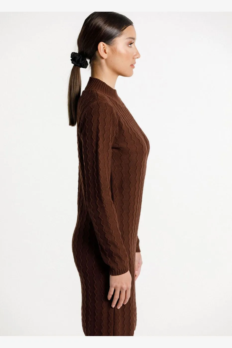 ZIGZAG TURTLE NECK DRESS - CHOCOLATE
